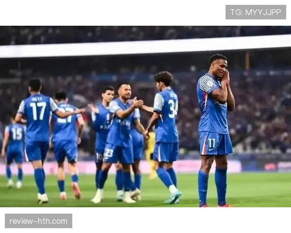 足球赛季最新动态:各联赛竞争格局与球队表现走势清晰 足球赛季最新动态:各联赛竞争格局与球队表现走势清晰