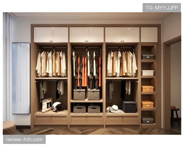 卢卡·东契奇随手一晒家居照——豪车进门、衣柜像旗舰店，我的工资单开始抖